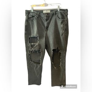 Hollister washed black curvy ultra high-rise vintage straight jeans. Size 19S.
